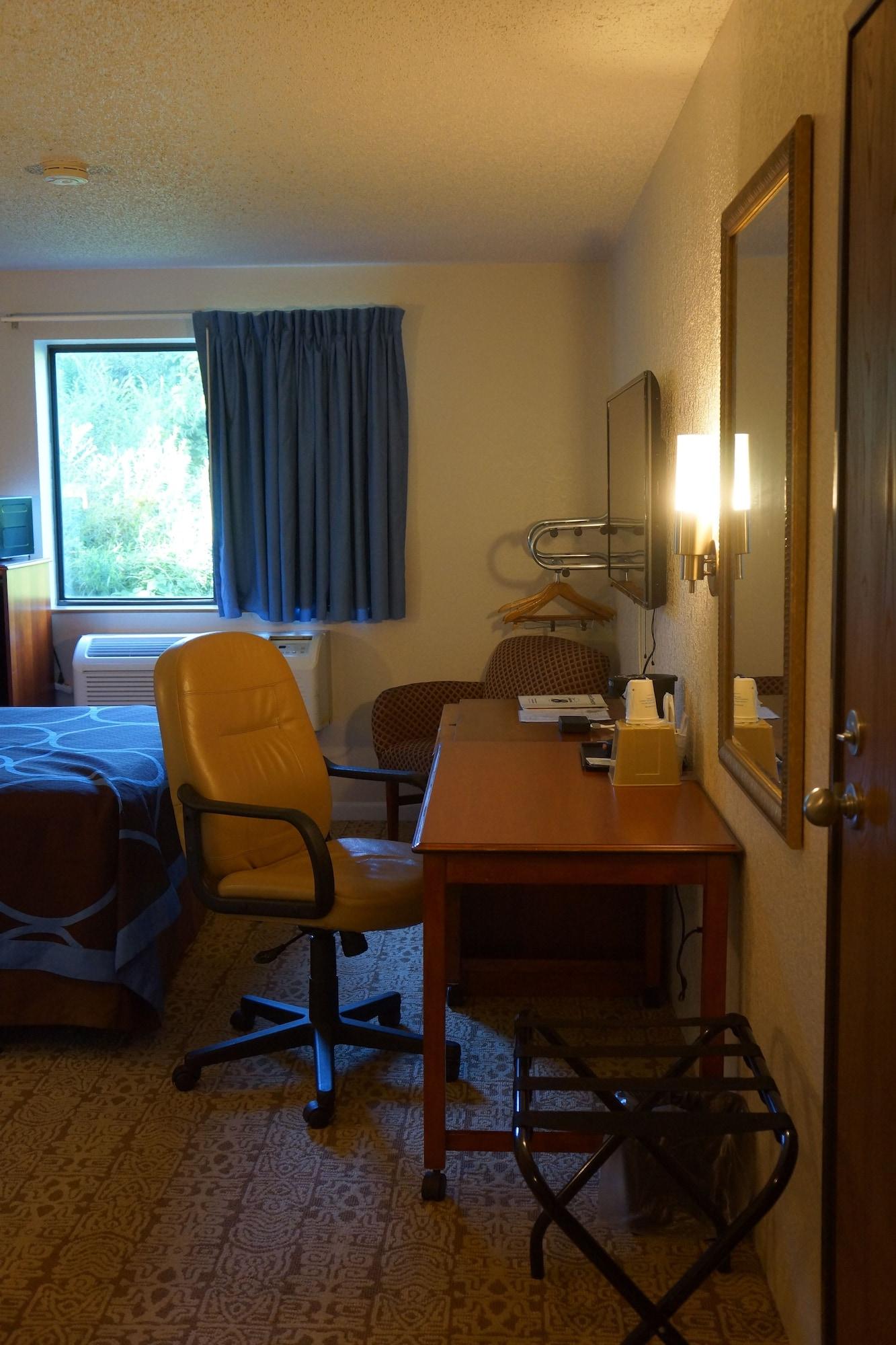 Super 8 By Wyndham Delmont Ξενοδοχείο Εξωτερικό φωτογραφία