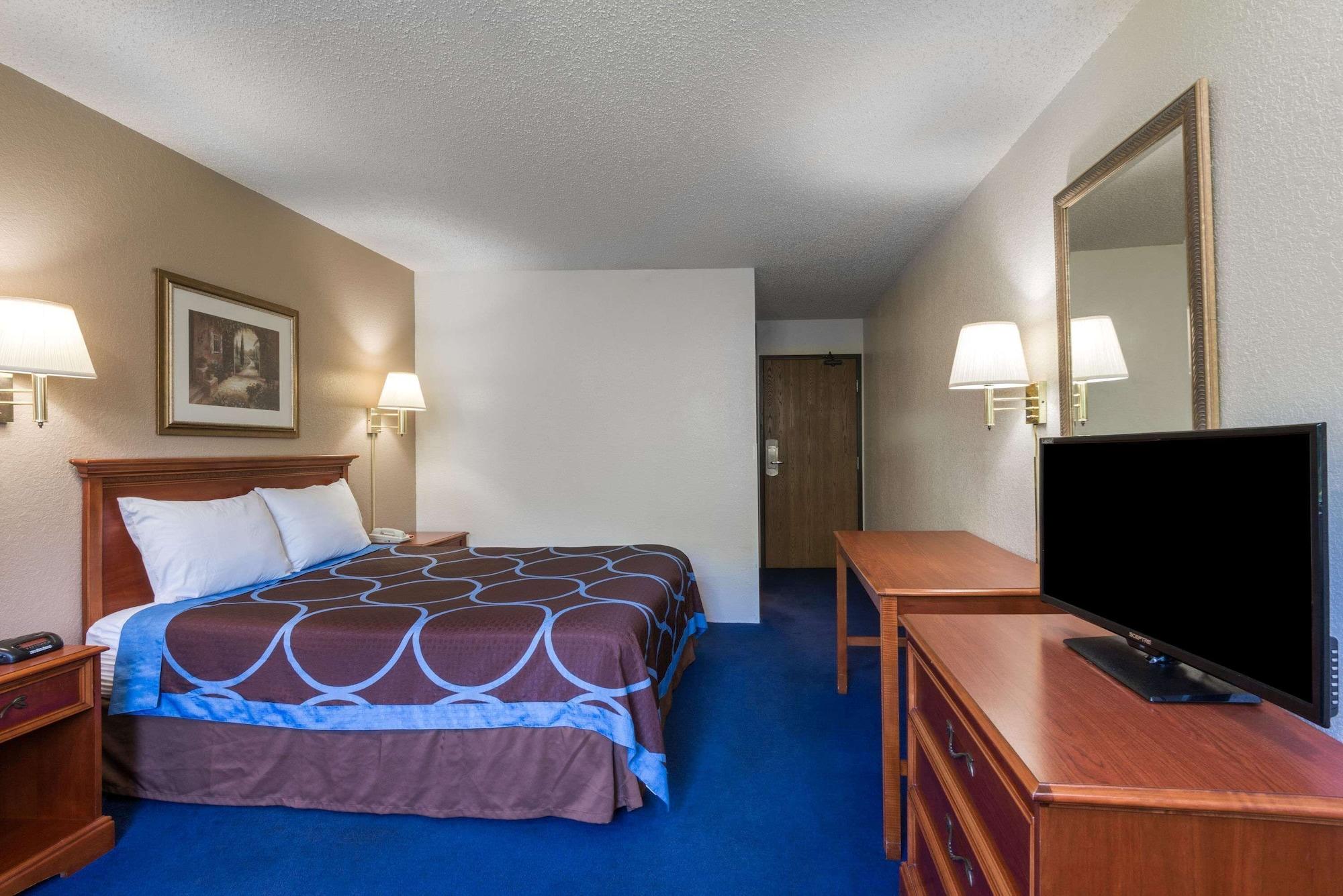 Super 8 By Wyndham Delmont Ξενοδοχείο Εξωτερικό φωτογραφία