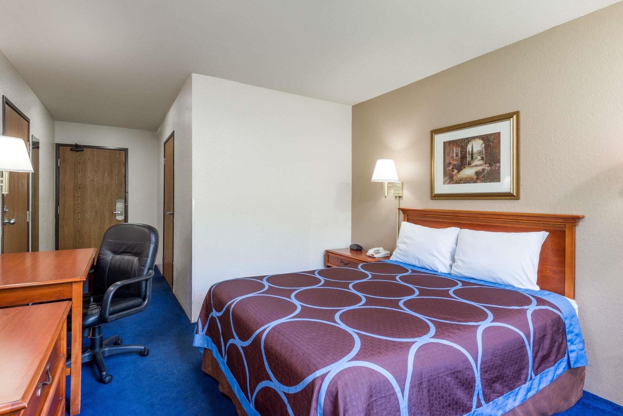 Super 8 By Wyndham Delmont Ξενοδοχείο Εξωτερικό φωτογραφία