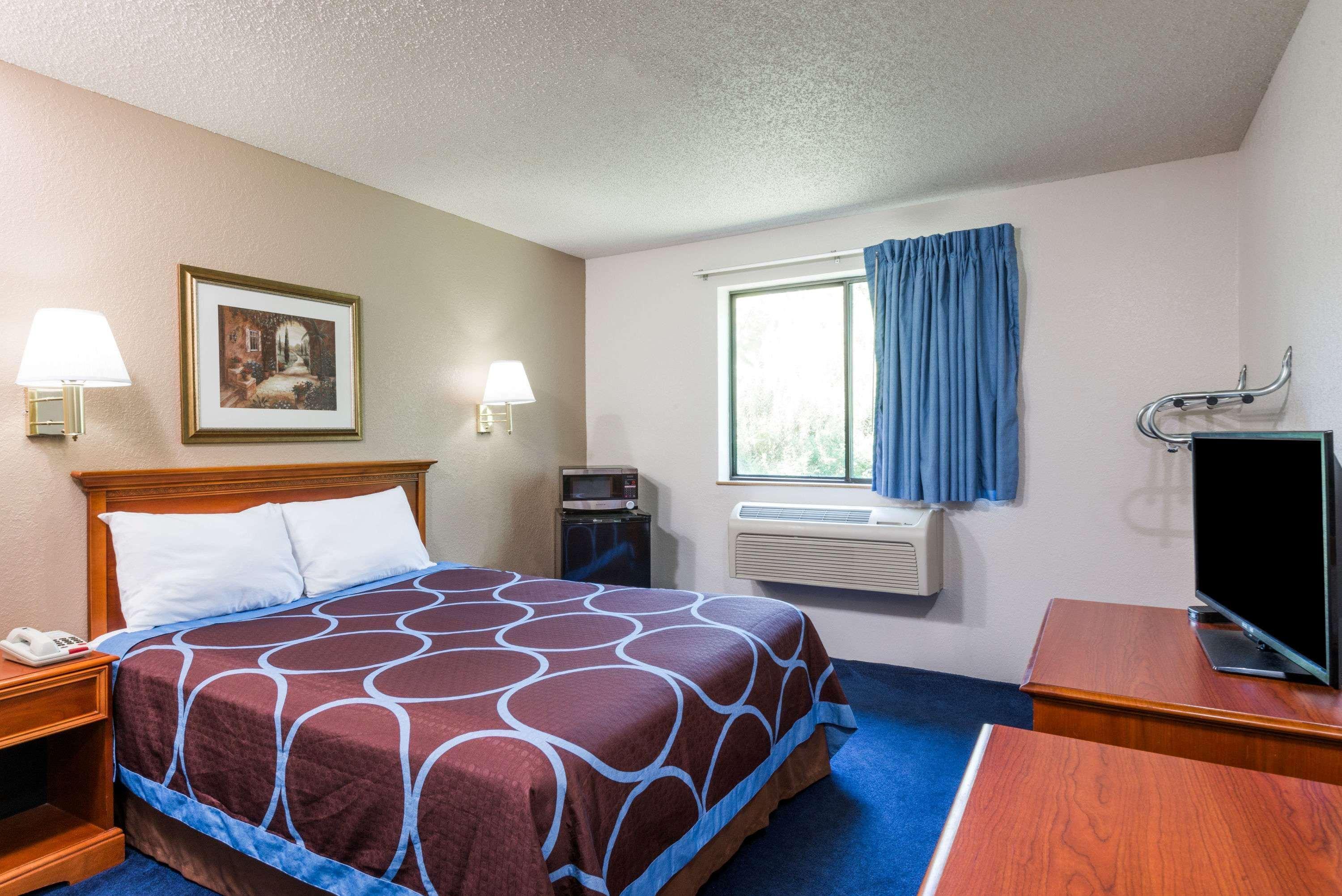 Super 8 By Wyndham Delmont Ξενοδοχείο Εξωτερικό φωτογραφία