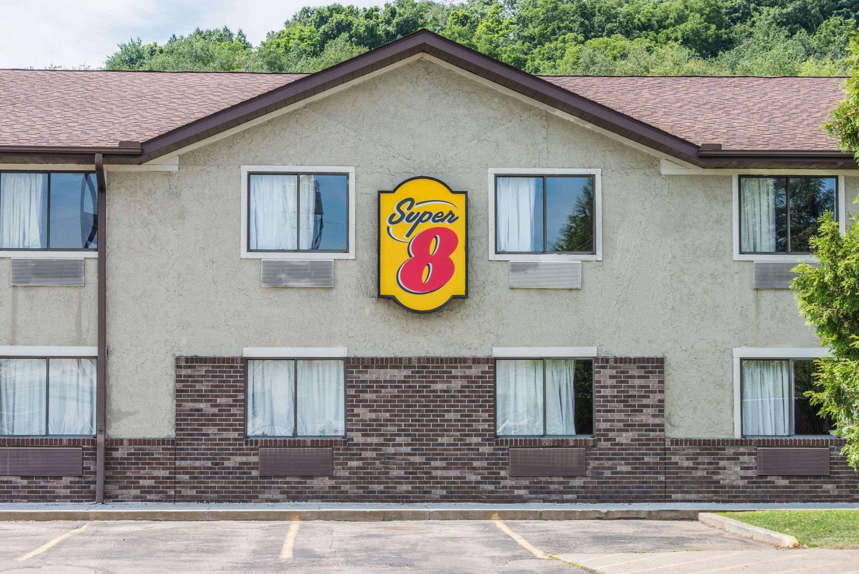 Super 8 By Wyndham Delmont Ξενοδοχείο Εξωτερικό φωτογραφία